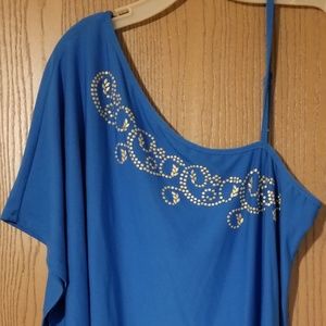 Beautifully detailed, off the shoulder shirt